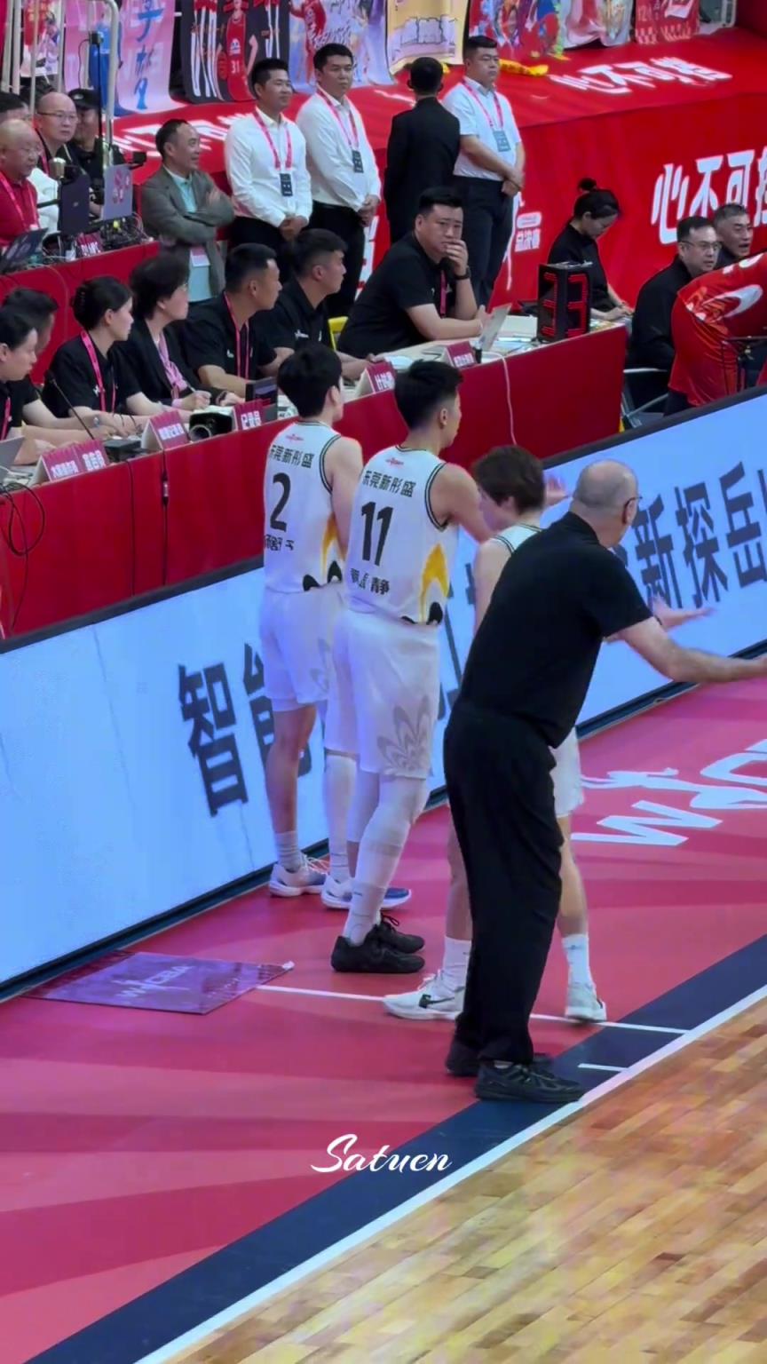 無奈的一家三口！絕望的教練，氣瘋了的皮總！