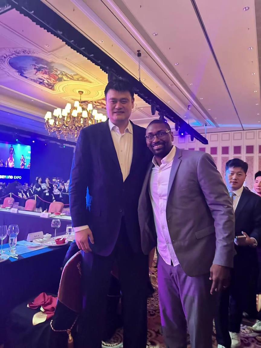 阿泰斯特曬與姚明合照：這是我最喜歡的隊友 姚??！