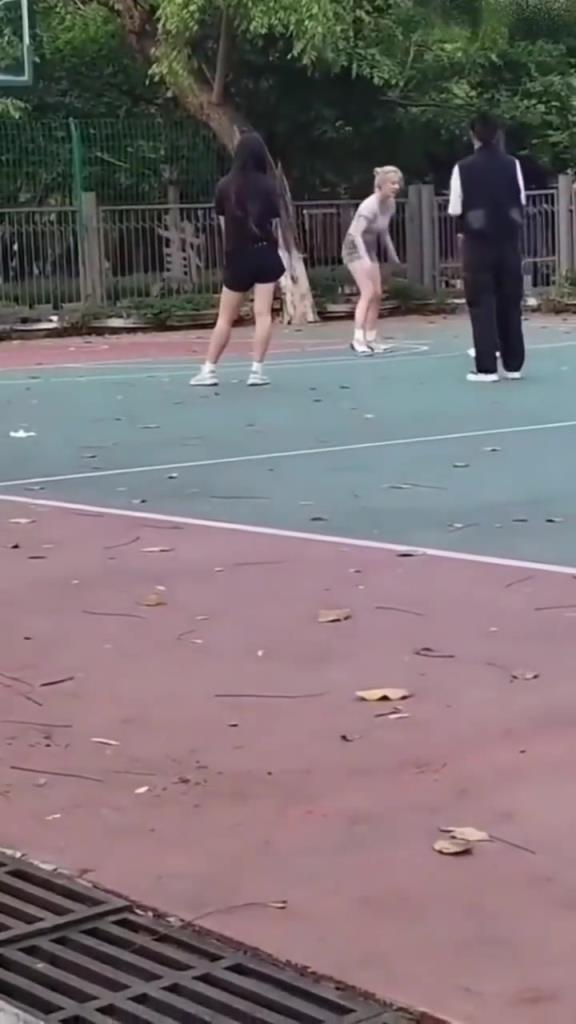 上來就背打女生的男人，真的活該沒有女朋友啊