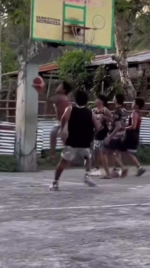 我都準(zhǔn)備好嘲笑他了，結(jié)果被他帥到了